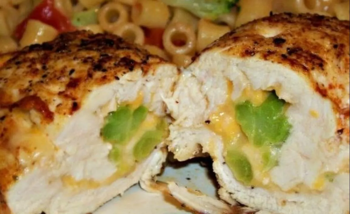 Sūriu ir brokoliais įdaryta vištienos krūtinėlė