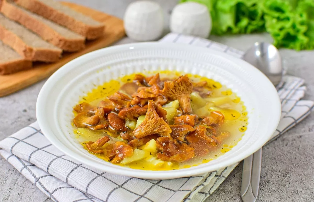 Voveraičių grybų sriuba