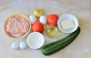 Paruoškite reikiamus ingredientus. Mėsą galite pasigaminti patys arba nusipirkti jau paruoštą.