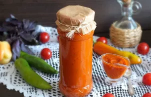 Iš nurodyto ingredientų kiekio pavyko pagaminti vieną 620 mililitrų stiklainį. Sėkmingo konservavimo!