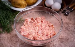 Sumaišykite šiuos ingredientus, kol jie tolygiai pasiskirstys visoje masėje.