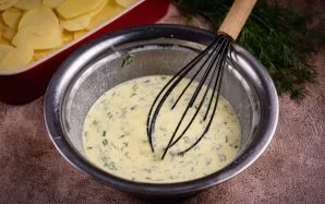 Šiuos ingredientus energingai plakite, kol gausite vientisą masę.