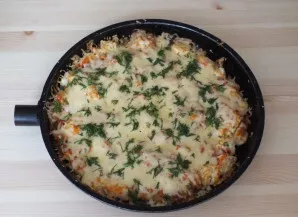 Pabarstykite picą žolelėmis.