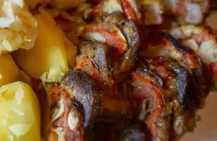 Mėsa su sūriu ir pomidorais orkaitėje