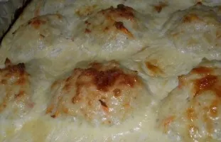 Žuvies kukuliai sūrio padaže